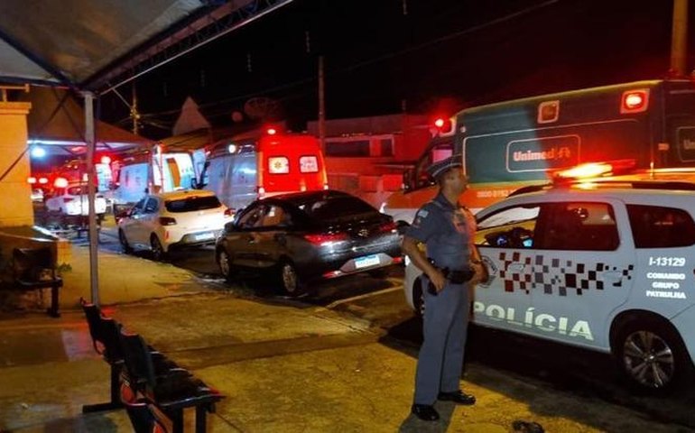 Homem esfaqueia 7 pessoas em hospital e é morto pela PM no interior de SP