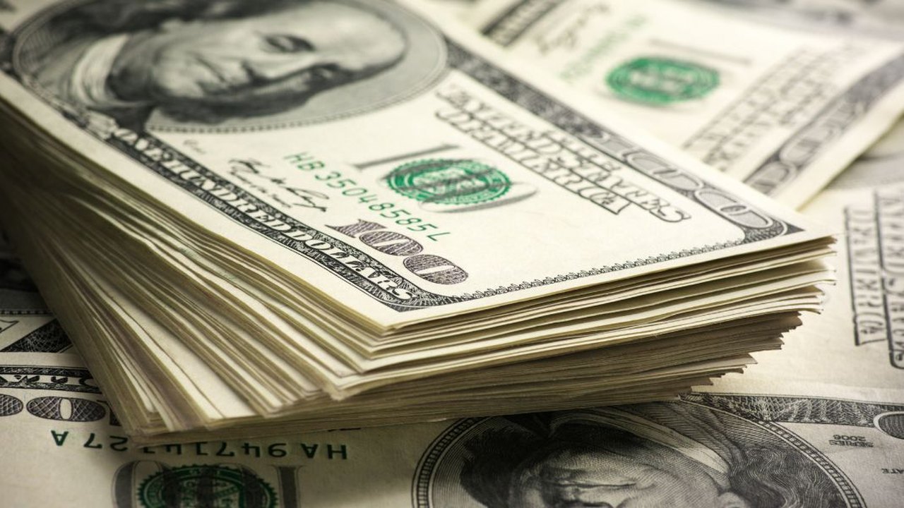 Independência ou dólar? O impacto da moeda no bolso do brasileiro