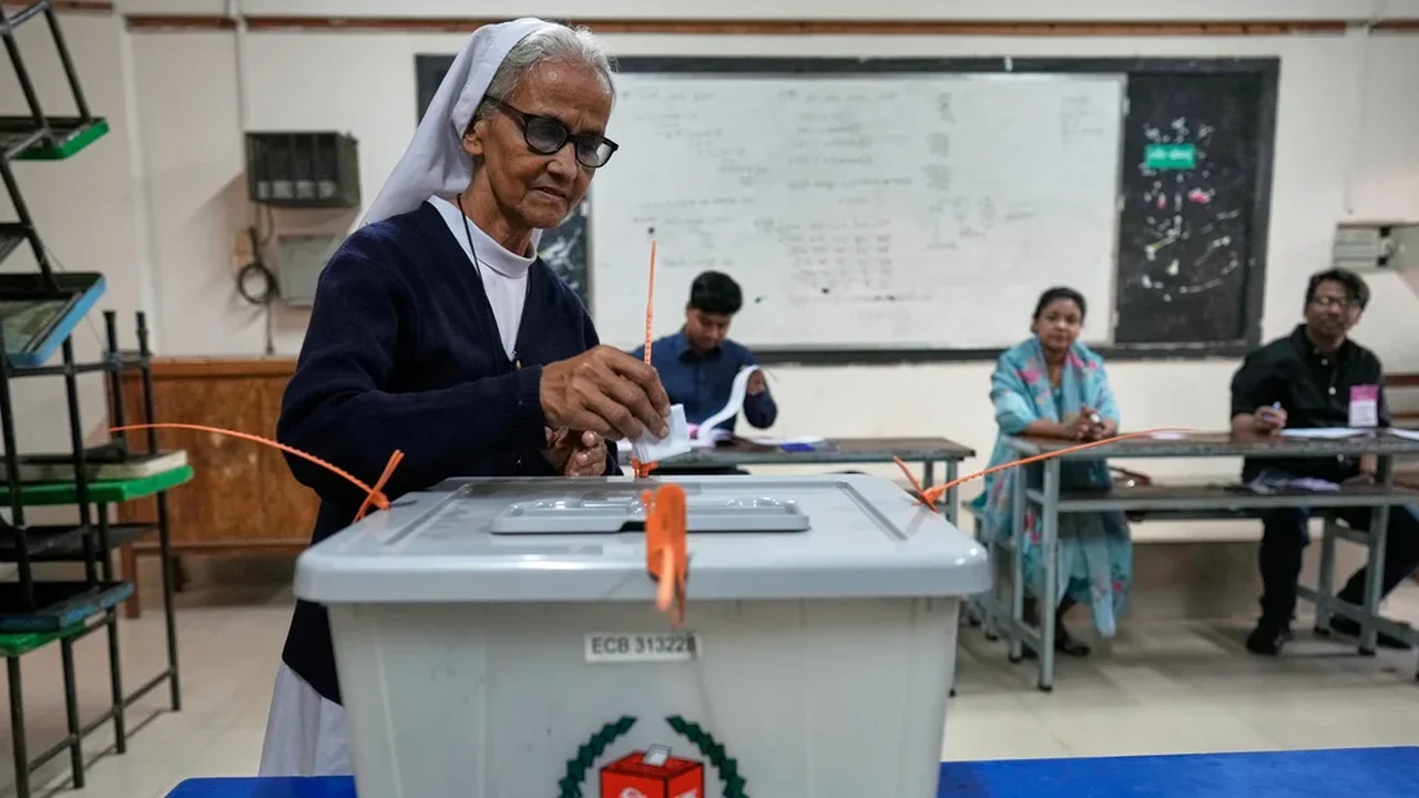 Bangladesh realiza sua primeira eleição desde a revolta da Geração Z em 2024, que depôs Hasina.