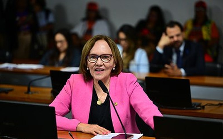 CE debate projeto que proíbe alterações e adaptações no texto da bíblia