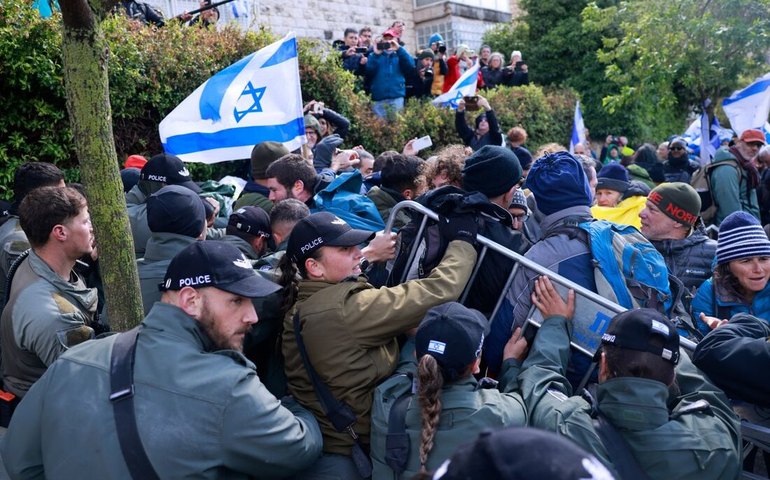 Homem ataca manifestantes pró-Israel no Colorado e FBI fala em 'terrorismo'