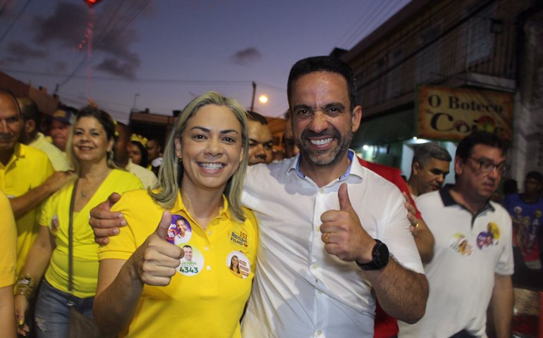Flávia Cavalcante leva milhares de pessoas em sua primeira caminhada em Maceió