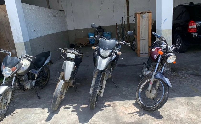 Polícia prende dois homens por adulteração e receptação de motos furtadas