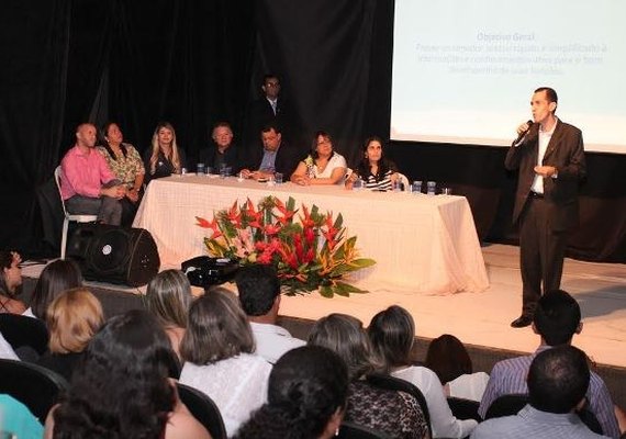 Secretaria de Saúde realiza palestra sobre os males causados pelo fumo