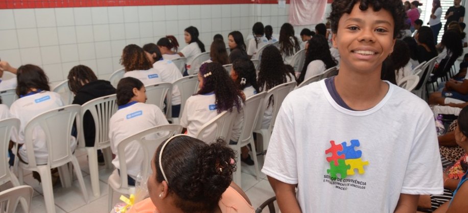 Para Israel Caetano, 14 anos, compreender melhor as situações vivenciadas pelas meninas é uma forma de contribuir para um ambiente mais respeitoso. Foto: Beto Macário/ Secom Maceió