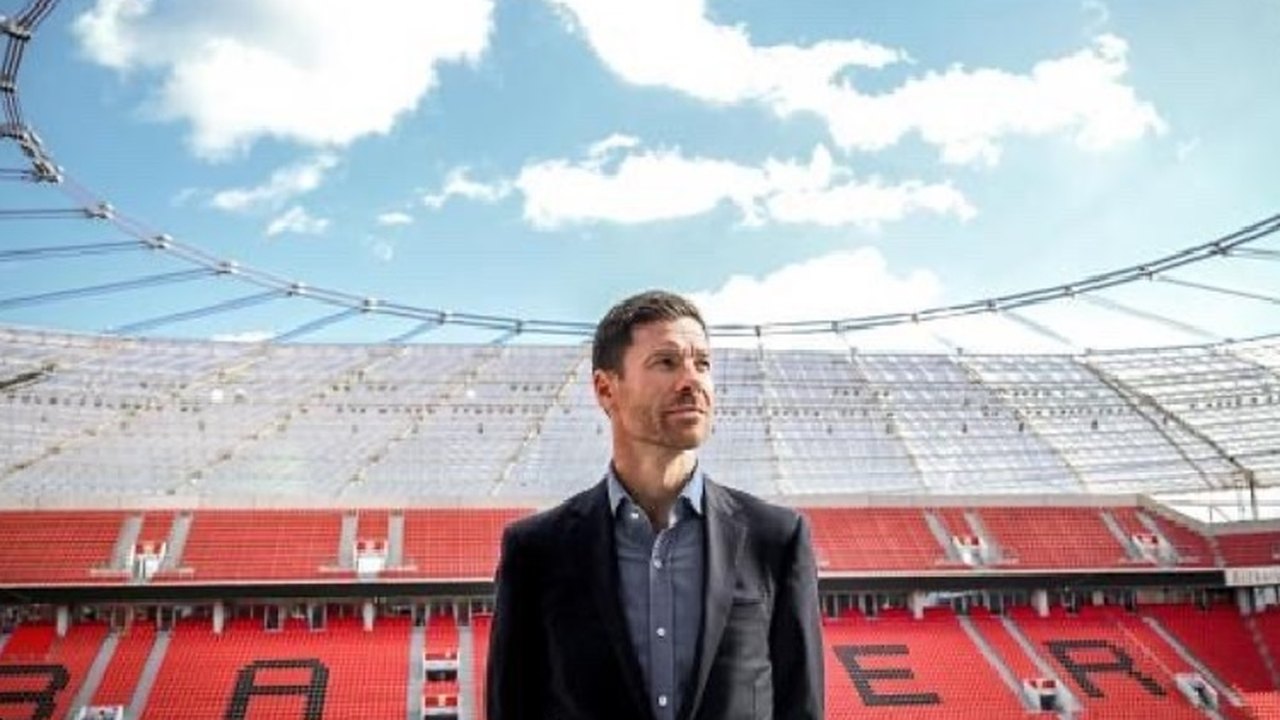 'Não tenho dinheiro': golpista na Tailândia se passa por Xabi Alonso e pede doações para ir ao Liverpool