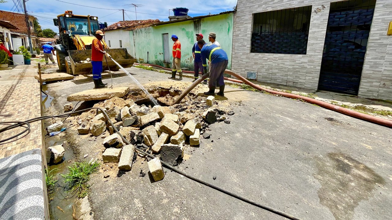 Prefeitura de Maceió faz manutenção na rede de drenagem do Vergel