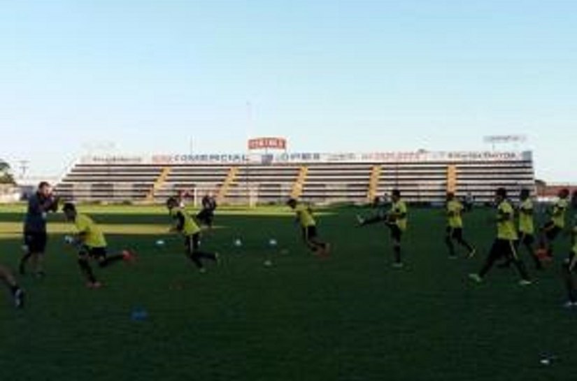 Técnico Foiani é apresentado ao elenco alvinegro e já comanda treino no Fumeirão