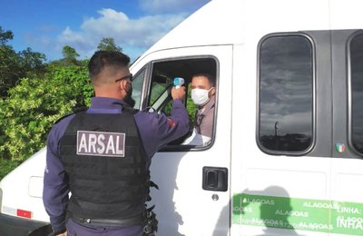 Arsal aborda 380 veículos no primeiro dia após retorno do transporte intermunicipal 