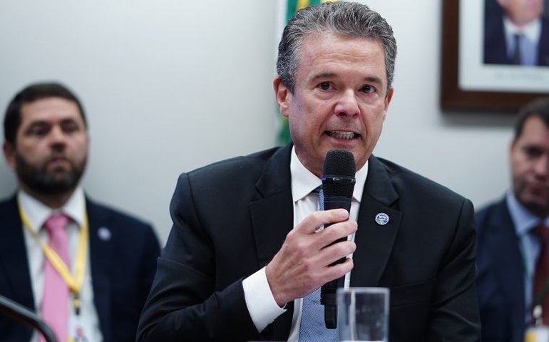 Ministro quer incentivar brasileiro a consumir mais pescado para aumentar produção