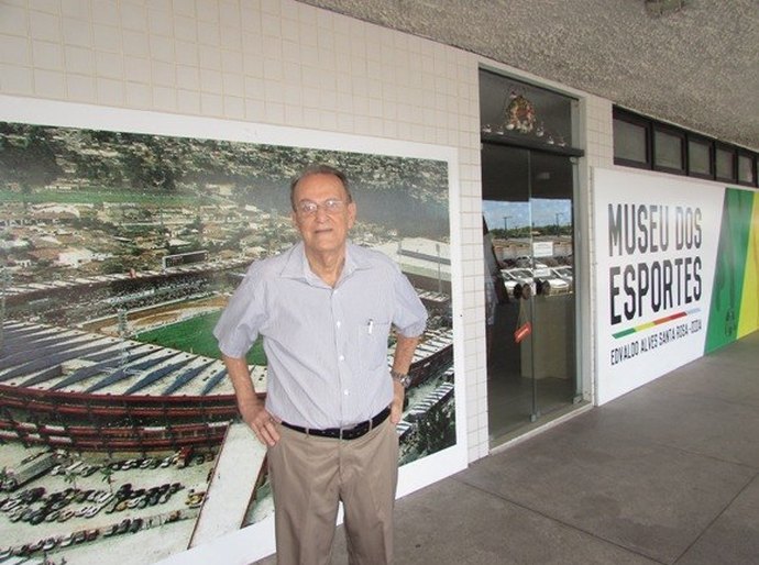 Lauthenay Perdigão conta história do Trapichão na Bienal do Livro