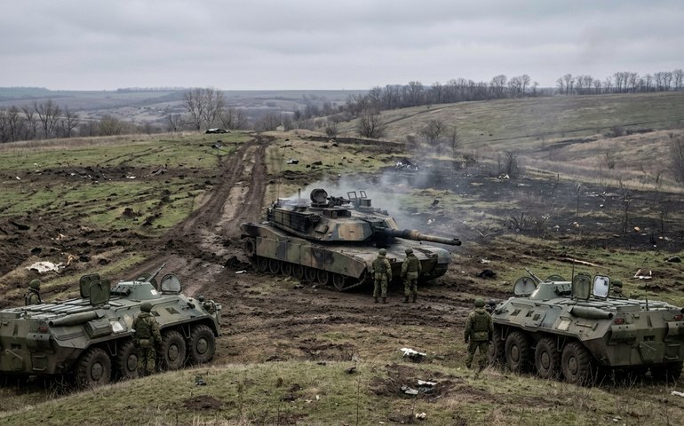 Defensores russos repelem ataque de blindados ucranianos liderados por tanque Abrams
