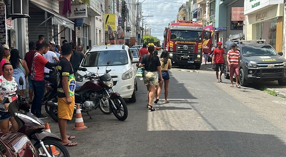 Incêndio em vegetação atinge casa em Itabaiana / Foto: Foto: Redes Sociais/ Reprodução