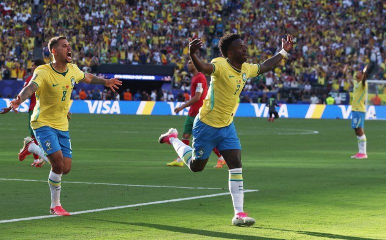 Raphinha, Vini Jr. e Douglas Santos se destacam em números da estreia