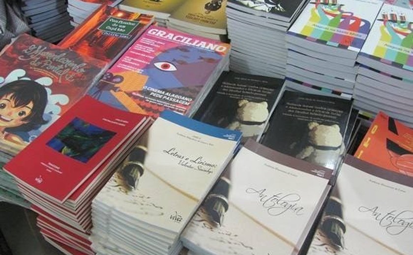 Estado entrega kits para Bibliotecas Públicas de 30 municípios