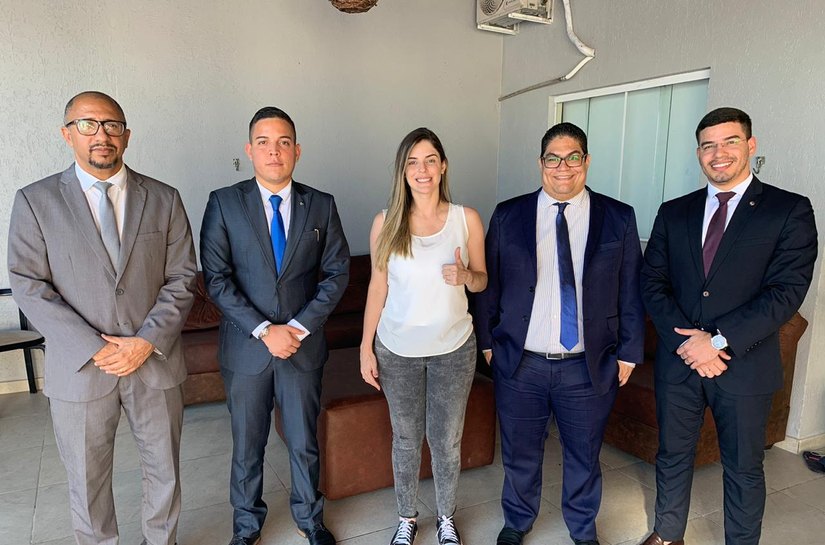 Rio Largo: Sâmea Mascarenhas discute pré-candidatura com equipe de advogados