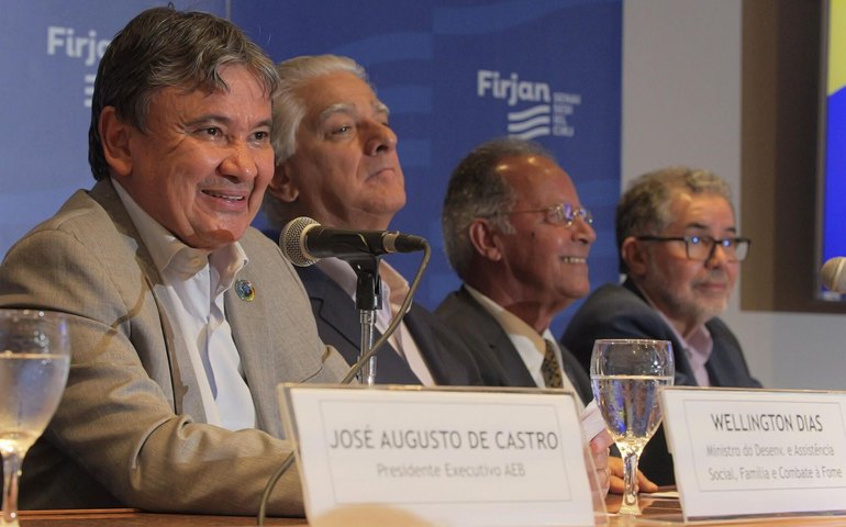 Descarte de alimento para manipular preço é 'irresponsabilidade social', diz Wellington Dias (VÍDEO)