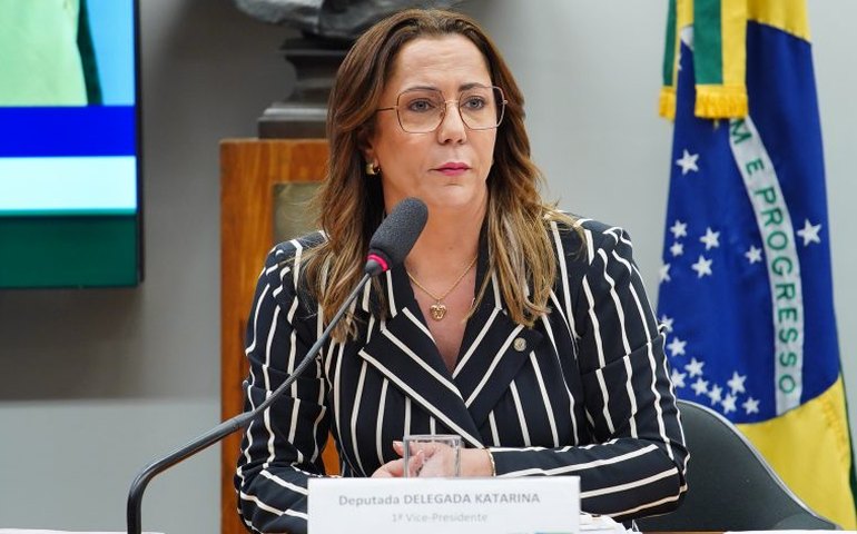 Comissão aprova atendimento prioritário de mulheres em delegacias
