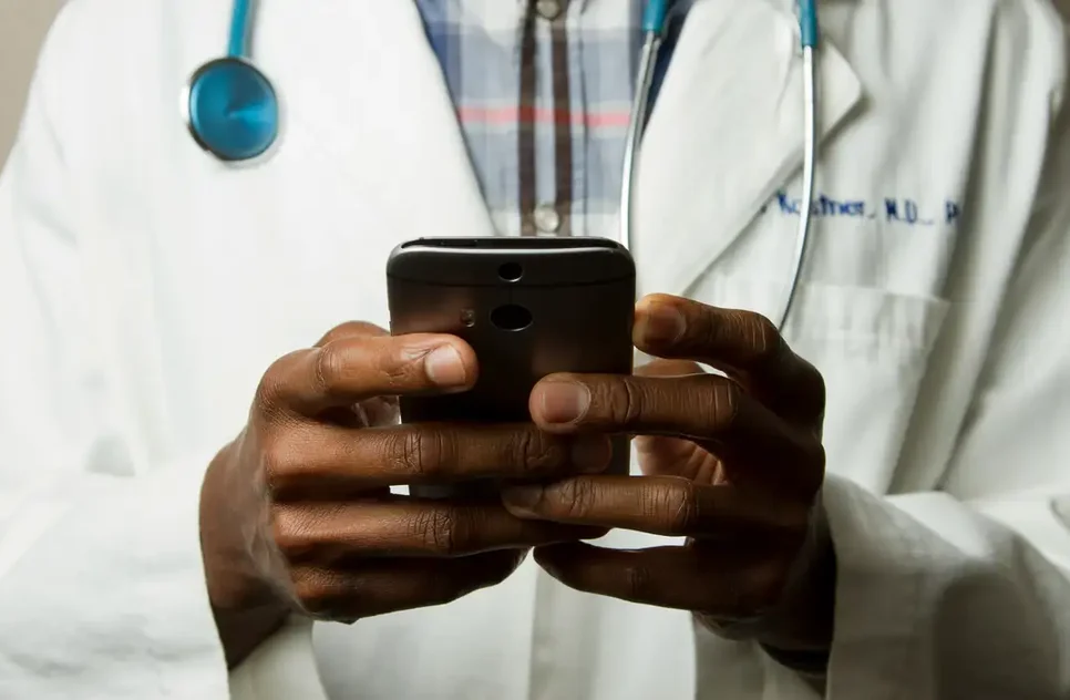 Médicos / Foto: Foto: National Cancer Institute/Unsplash