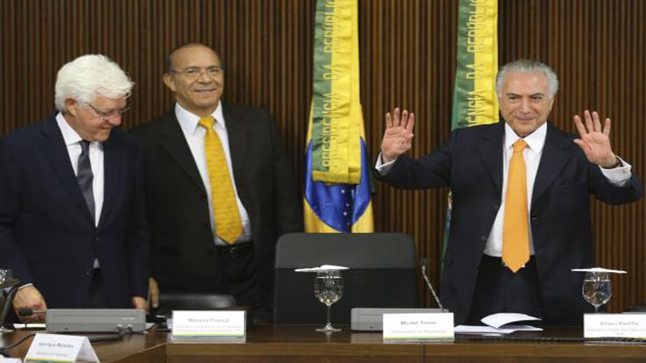 Concessões iniciais incluem aeroportos, rodovias, ferrovias e campos de petróleo