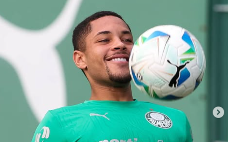 Vitor Roque desencanta após 12 jogos e garante vitória do Palmeiras sobre o Vasco
