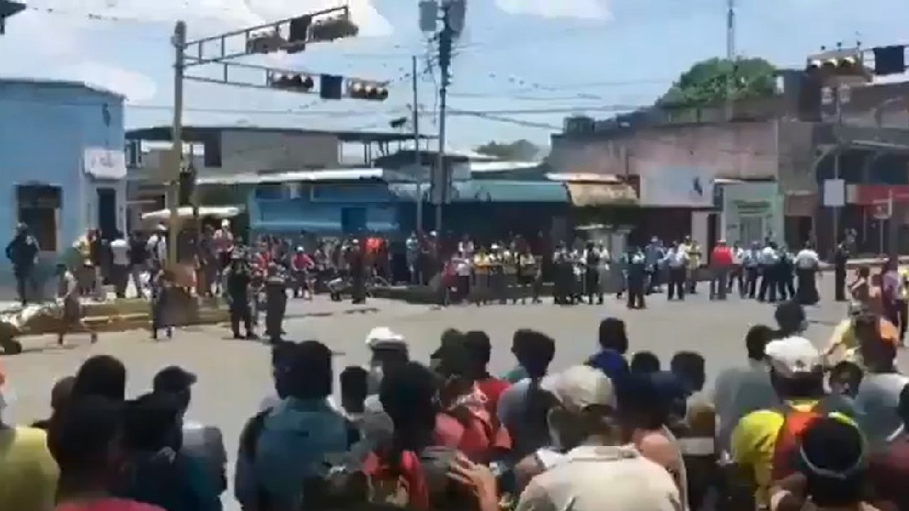 Venezuela registra tumultos e saques a comércios