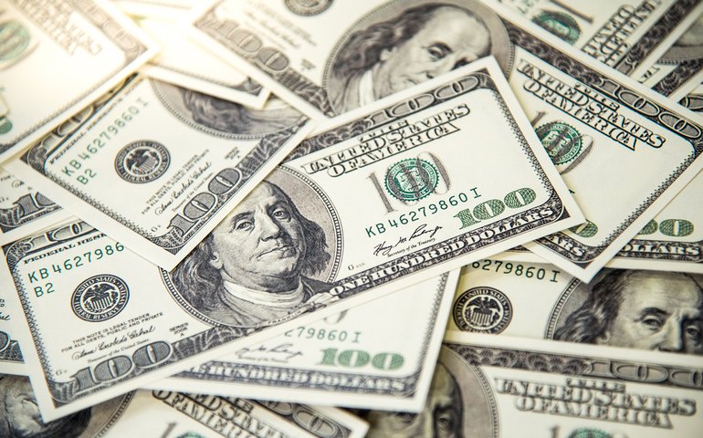 Juros: taxas recuam em sintonia com quedas do rendimento de Treasuries e do dólar