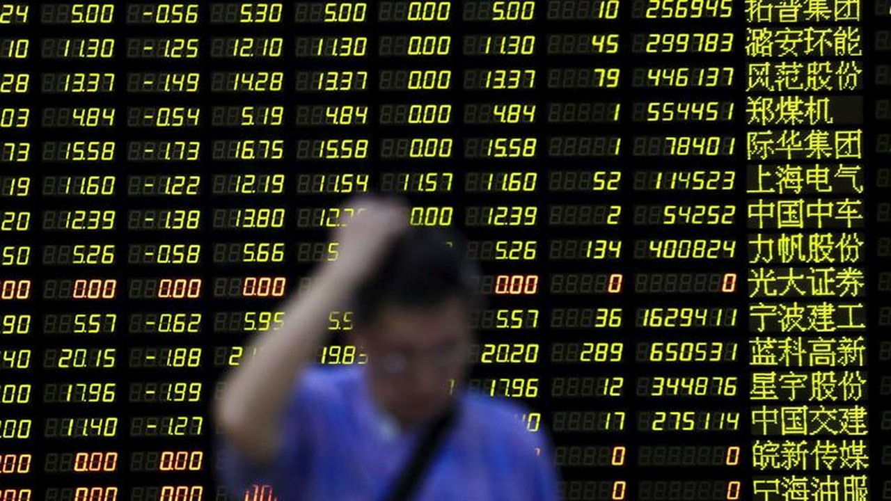 Bolsas de NY fecham em baixa acima de 2,5%, com sinais do Fed, balanços e cautela