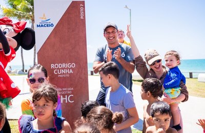 Prefeito Rodrigo Cunha entrega novo espaço de lazer no Posto 7, na Jatiúca