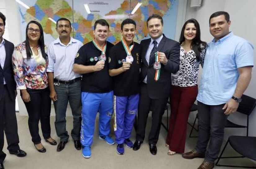 Vice-campeão mundial em karate visita governador Renan Filho