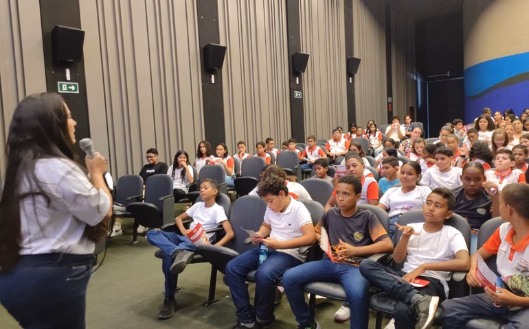 Prefeitura de Penedo usa audiovisual e teatro para conscientizar estudantes sobre o sarampo