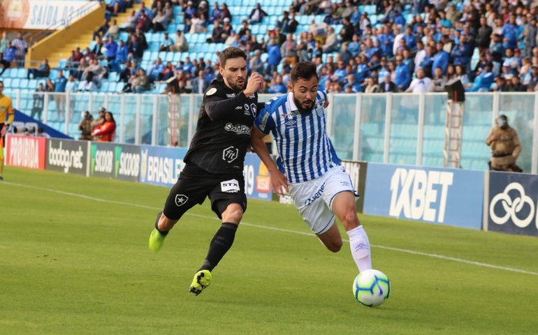 Botafogo vence Avaí, encerra série de 4 derrotas e sai da zona da degola