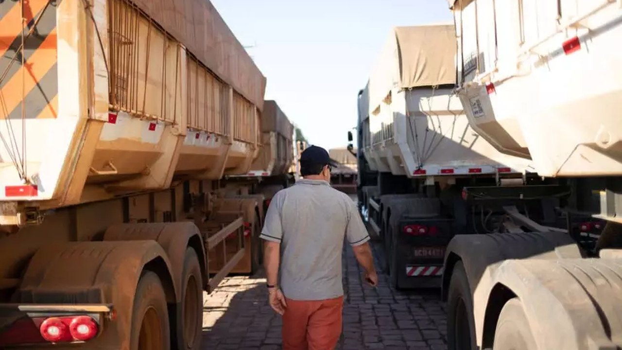 Parte dos líderes dos caminhoneiros abre diálogo com rivais de Bolsonaro