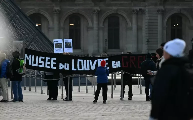 Greve no Louvre fecha museu durante todo o dia nesta segunda