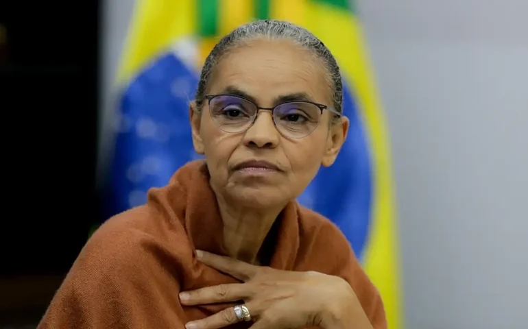 Temos hoje cerca de 106 incêndios ativos que não têm combate, diz Marina Silva