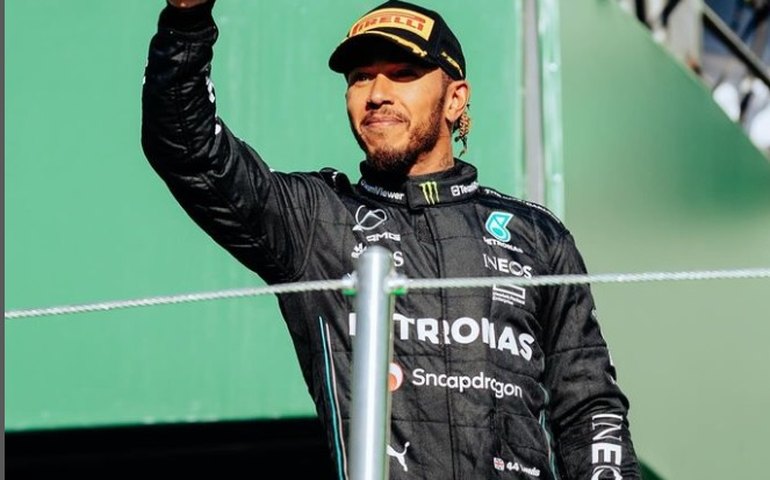 'Blitz supersecreta', cortina de fumaça com Sainz, fúria de Wolff: como a Ferrari conquistou Hamilton