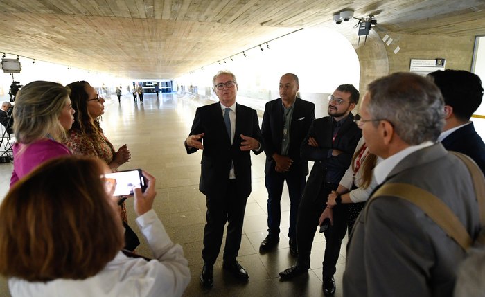 Renan Calheiros, que vai em busca do quinto mandato no Senado, em conversa com jornalistas de Brasília