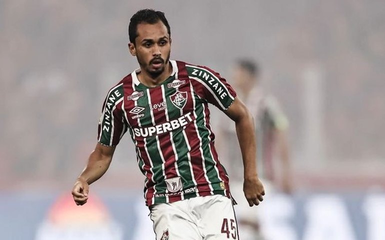 Fluminense perde pênalti, mas empata com Athletico e segue fora da zona de queda no Brasileirão