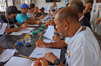 Usuários do Caps de Penedo participam de oficina de pintura do Projeto Nise em Cores e Formas