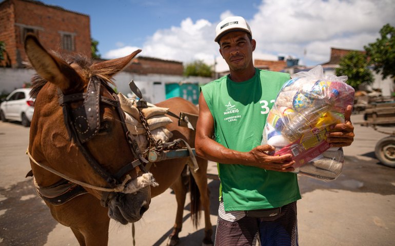 Carroceiro Legal: Desenvolvimento Sustentável entrega mais de 70 cestas básicas em Ecopontos da capital