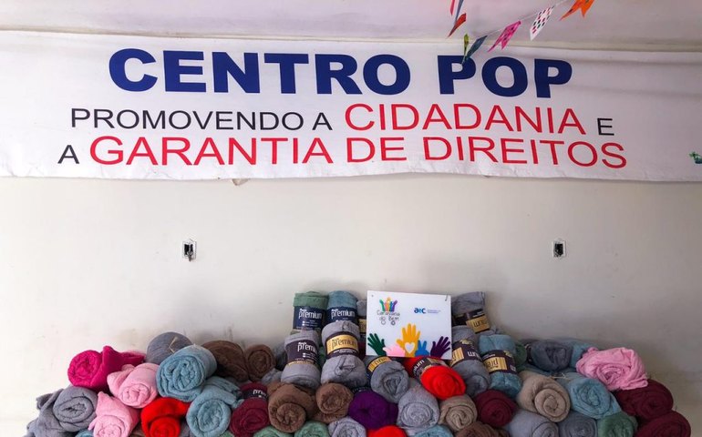 Arapiraca recebe 90 cobertores da AeC que serão doados a cidades atingidas pelas chuvas