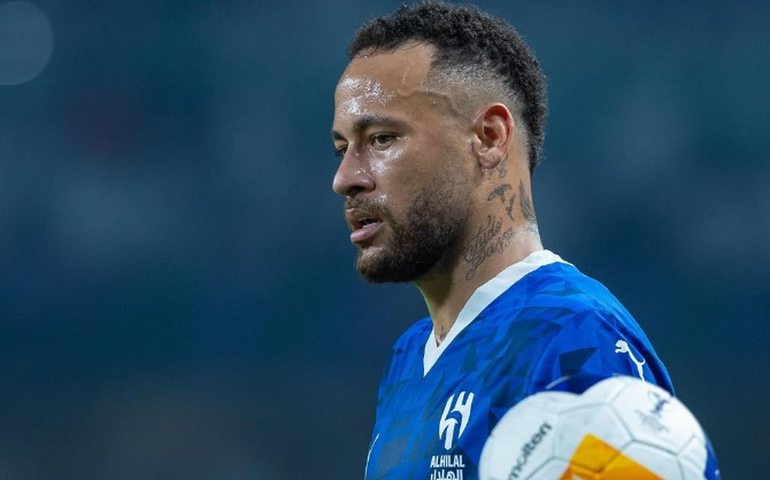 Neymar irá usar camisa 10 de Pelé no Santos e tem data e local para ser apresentado