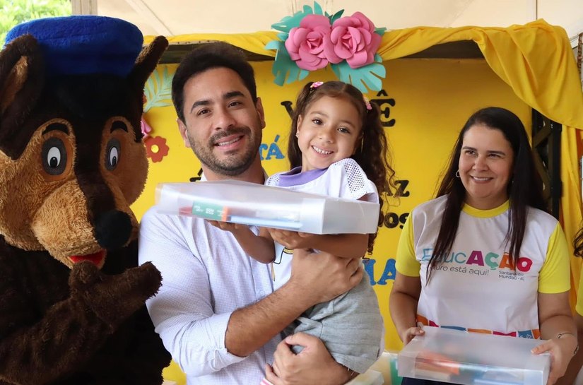 Combate ao analfabetismo escolar: Prefeito de Santana do Mundaú é homenageado pela Câmara dos Deputados