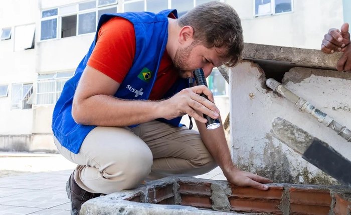 Agentes de saúde fazem os primeiros contatos com a comunidade na prevenção a endemias Agentes de saúde fazem os primeiros contatos com a comunidade na prevenção a endemias