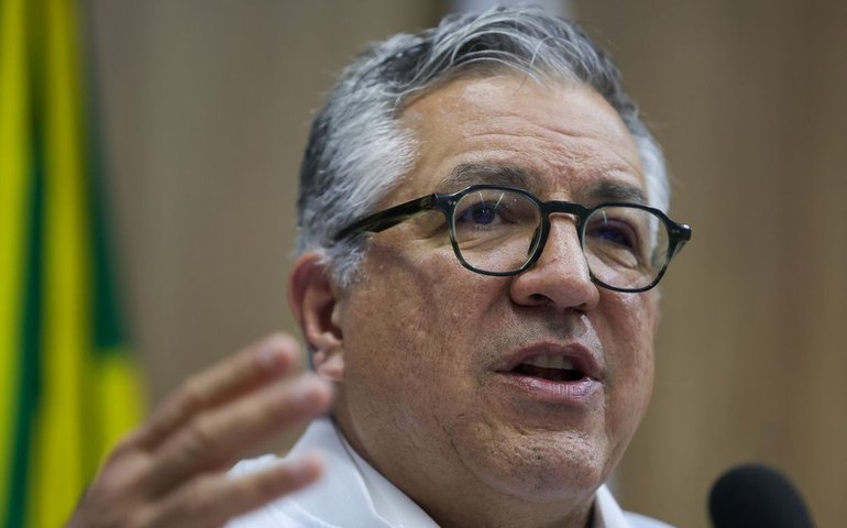 Brasil deve chegar a 635,7 mil médicos em 2025; mulheres são maioria