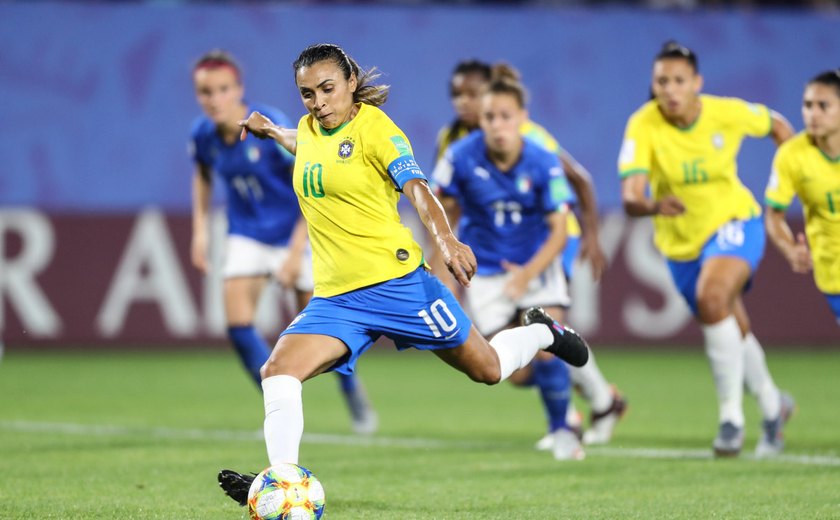 Marta e Debinha se apresentam e seleção olímpica feminina tem grupo completo