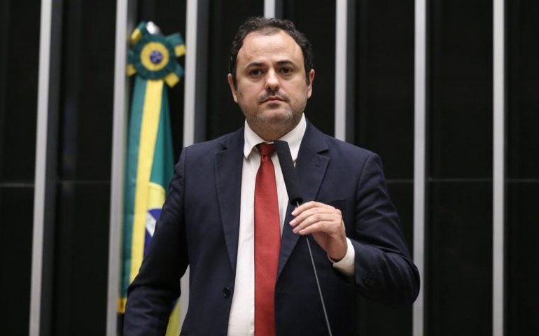 Câmara aprova suspensão por seis meses do mandato de Glauber Braga