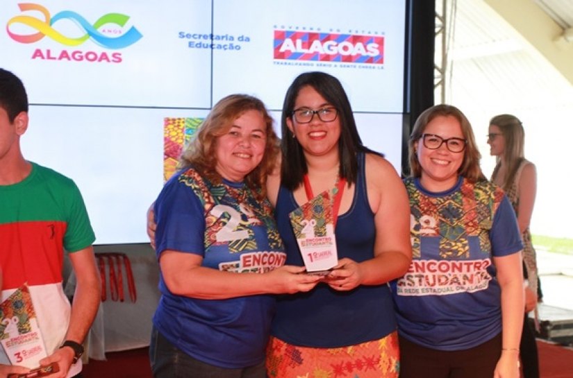 Estudante vence sarau de poesias com homenagem à força do povo alagoano