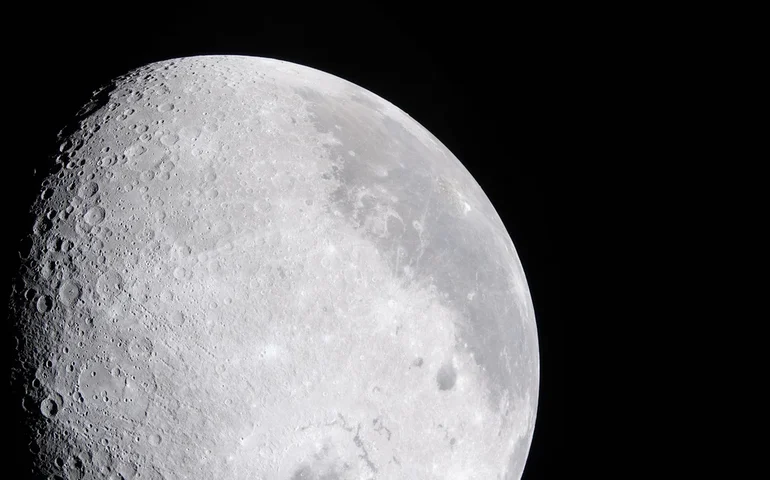 Nasa divulga novas imagens da Lua feitas pelos astronautas da Artemis II