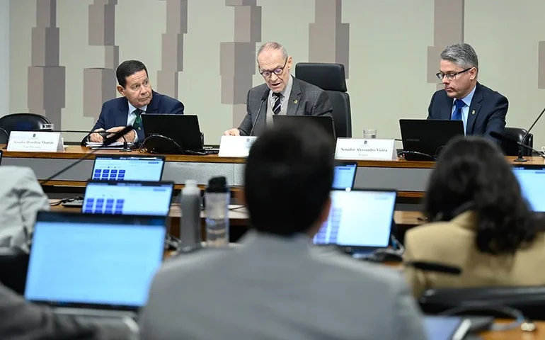 CPI do Crime Organizado vai ouvir TH Joias, diretor da Meta e comandantes militares